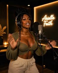 Arielle Faith - I Don't Announce It